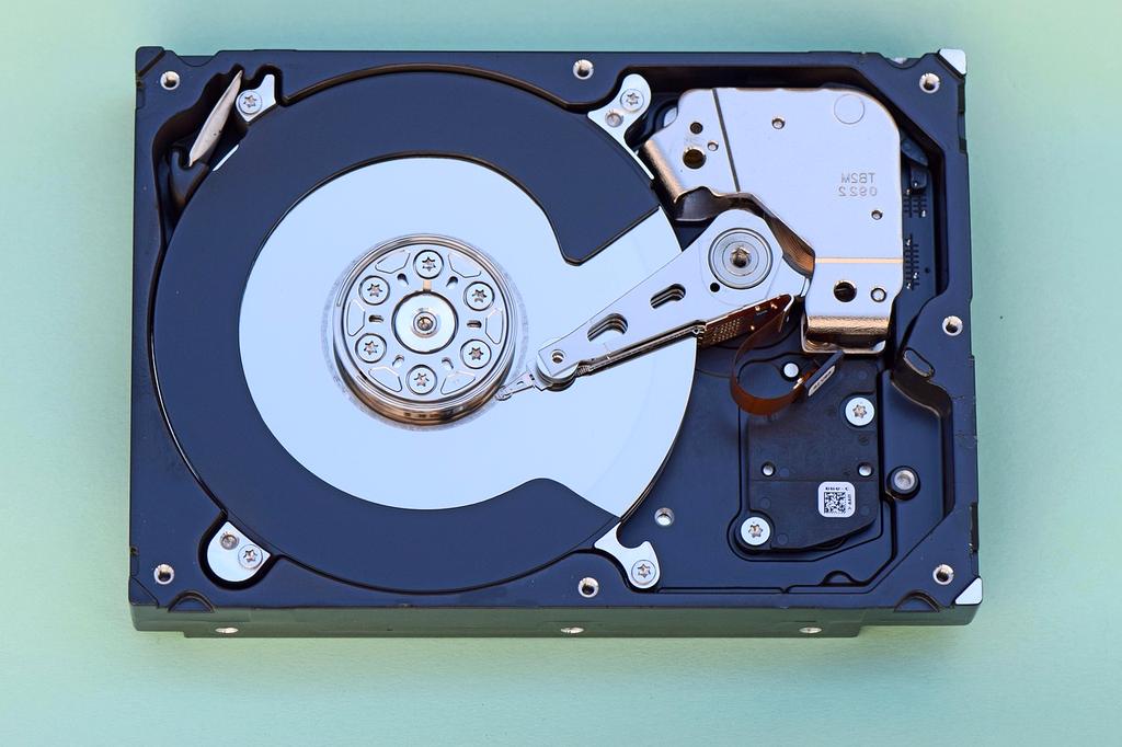 Cloud backup and sync demonstration on multiple devices